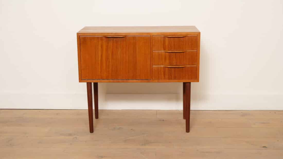 Vintage Ladekast 3 Lades En Klepje Nachtkastje Vintage Ladekast 3 Lades En Klepje Nachtkastje