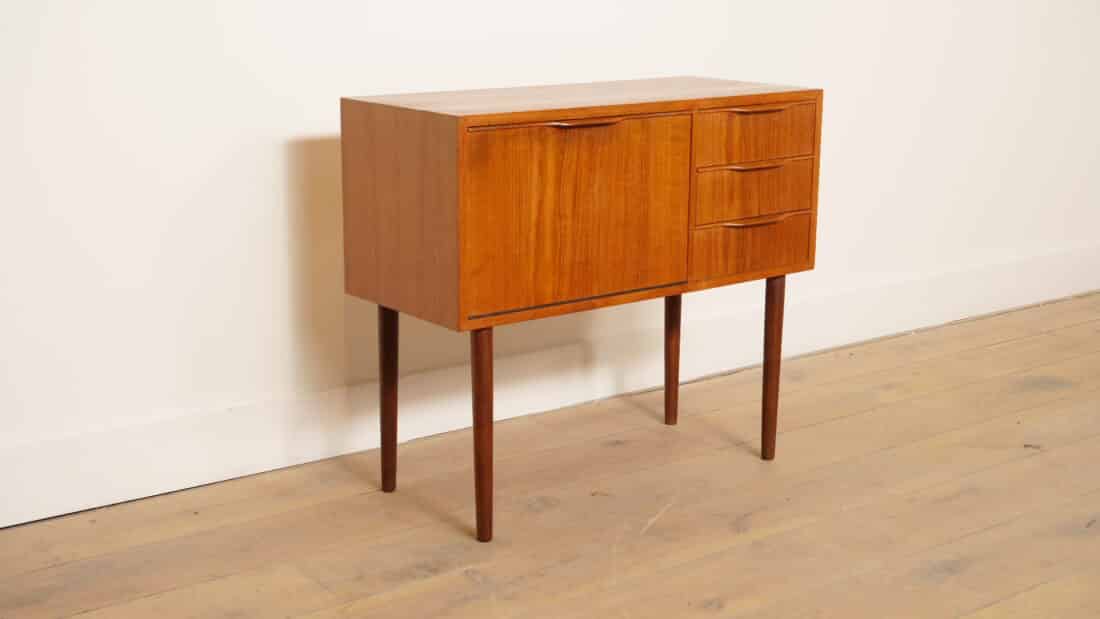 Vintage Ladekast 3 Lades En Klepje Nachtkastje Vintage Ladekast 3 Lades En Klepje Nachtkastje