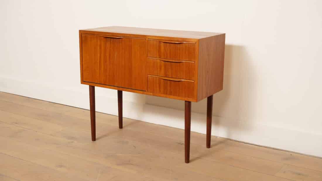 Vintage Ladekast 3 Lades En Klepje Nachtkastje Vintage Ladekast 3 Lades En Klepje Nachtkastje