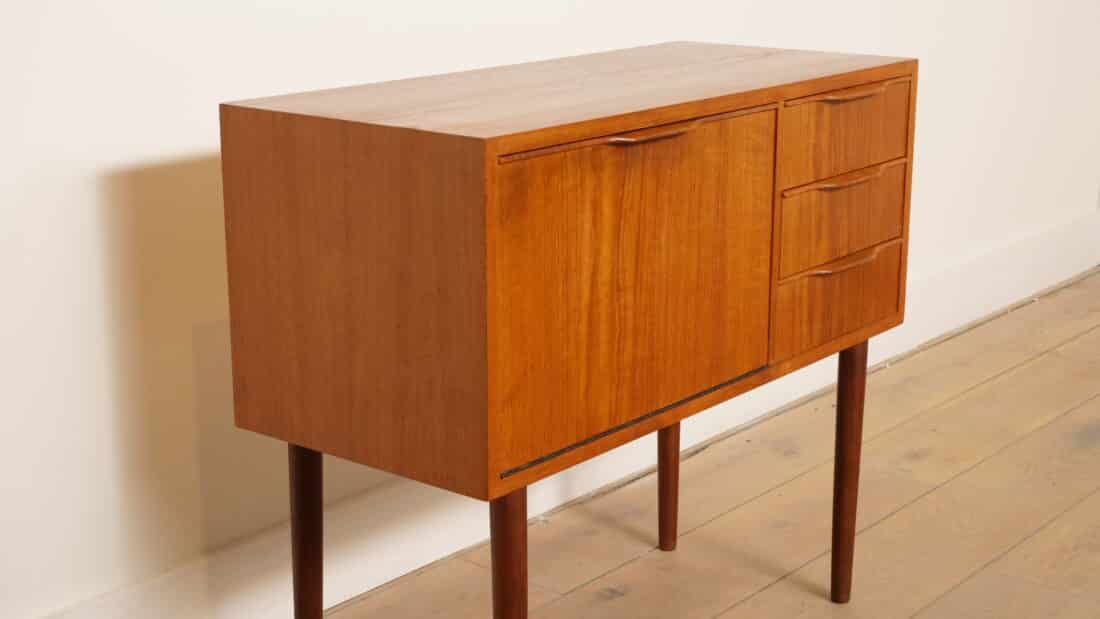 Vintage Ladekast 3 Lades En Klepje Nachtkastje Vintage Ladekast 3 Lades En Klepje Nachtkastje