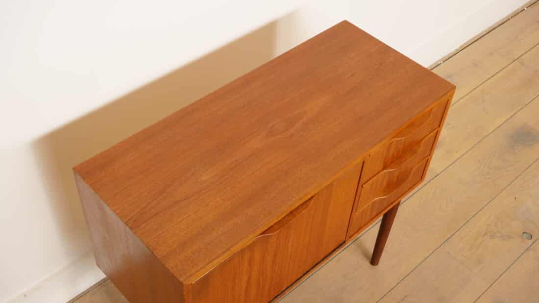 Vintage Ladekast 3 Lades En Klepje Nachtkastje Vintage Ladekast 3 Lades En Klepje Nachtkastje