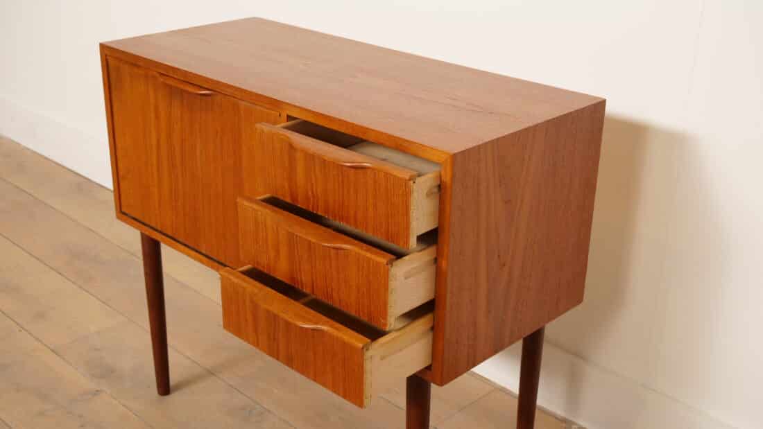 Vintage Ladekast 3 Lades En Klepje Nachtkastje Vintage Ladekast 3 Lades En Klepje Nachtkastje