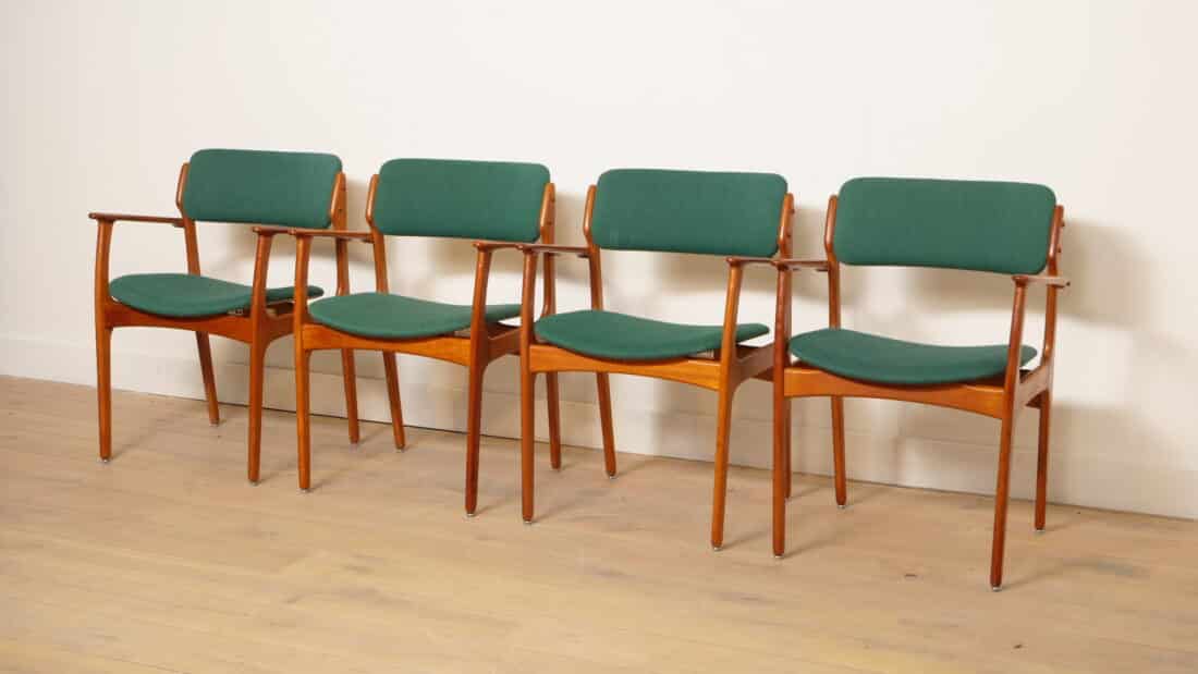 4 X Eetkamerstoelen Erik Buch Model 49 Teak Met Armleuning 4 X Eetkamerstoelen Erik Buch Model 49 Teak Met Armleuning