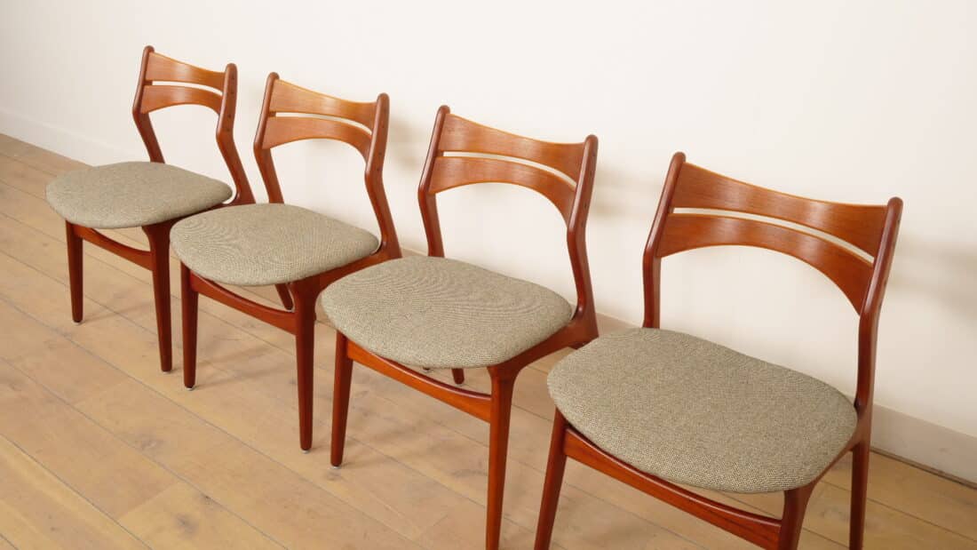 4 X Eetkamerstoelen Erik Buch Model 310 Teak Opnieuw Gestoffeerd