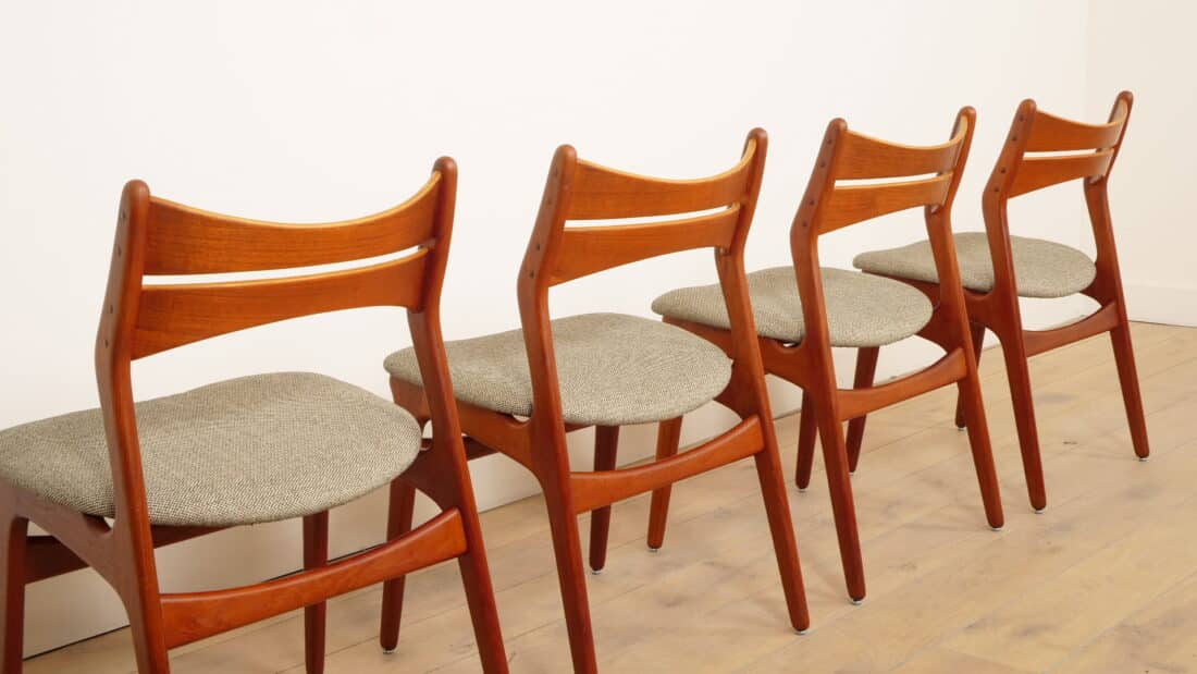 4 X Eetkamerstoelen Erik Buch Model 310 Teak Opnieuw Gestoffeerd