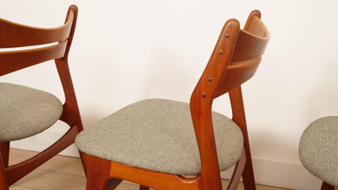 4 X Eetkamerstoelen Erik Buch Model 310 Teak Opnieuw Gestoffeerd