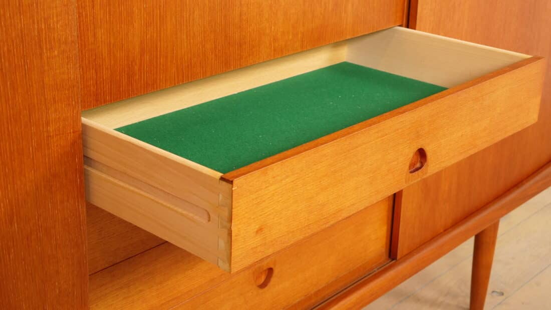 Vintage Kast Deens Highboard Schuifdeuren Bramin 225 Cm Vintage Kast Deens Highboard Schuifdeuren Bramin 225 Cm