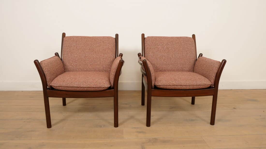 Set Van 2 Vintage Fauteuils Illum Wikkels Voor Silkeborg Model Genius Mahonie