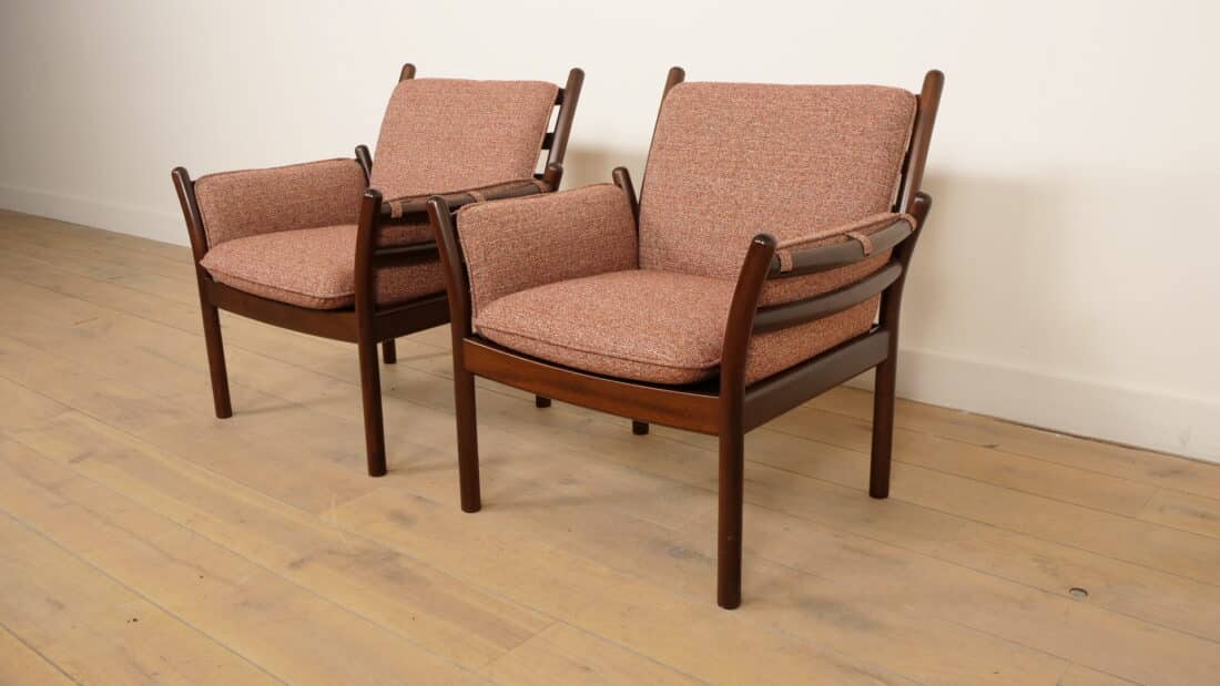 Set Van 2 Vintage Fauteuils Illum Wikkels Voor Silkeborg Model Genius Mahonie