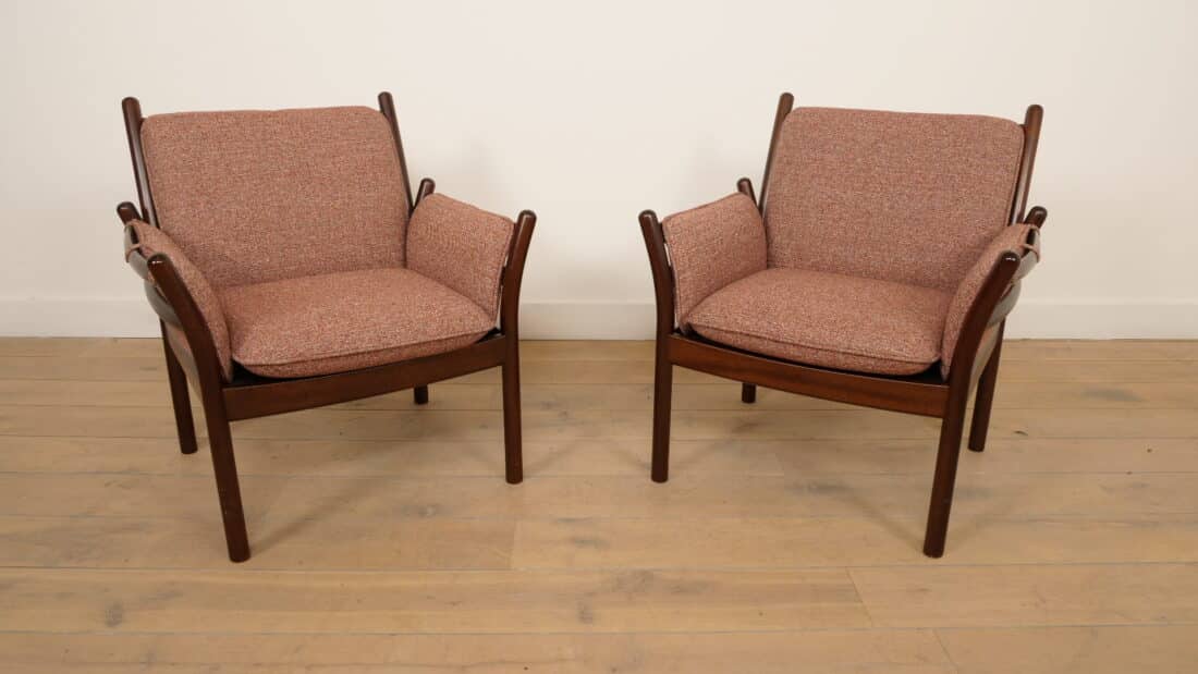 Set Van 2 Vintage Fauteuils Illum Wikkels Voor Silkeborg Model Genius Mahonie