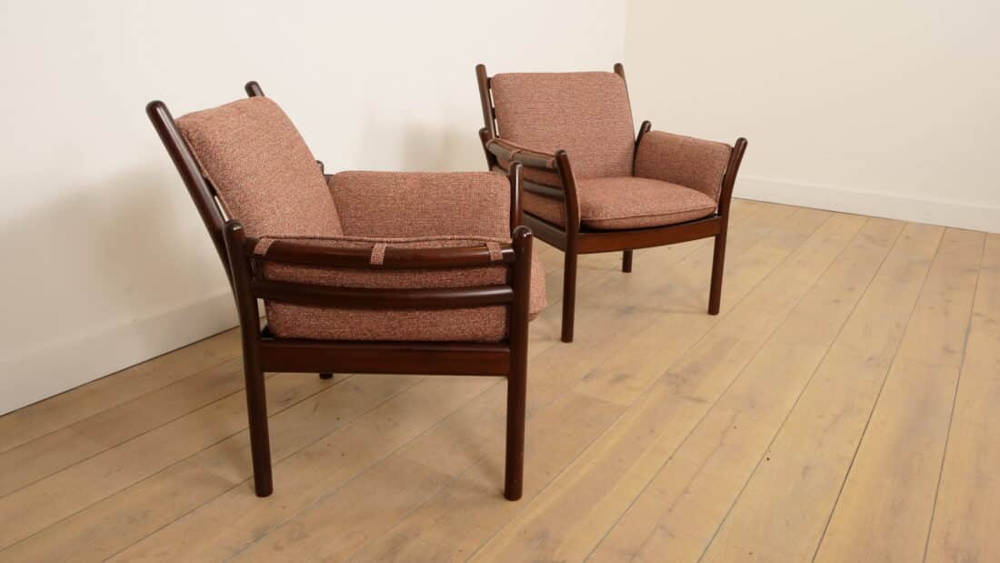 Set Van 2 Vintage Fauteuils Illum Wikkels Voor Silkeborg Model Genius Mahonie