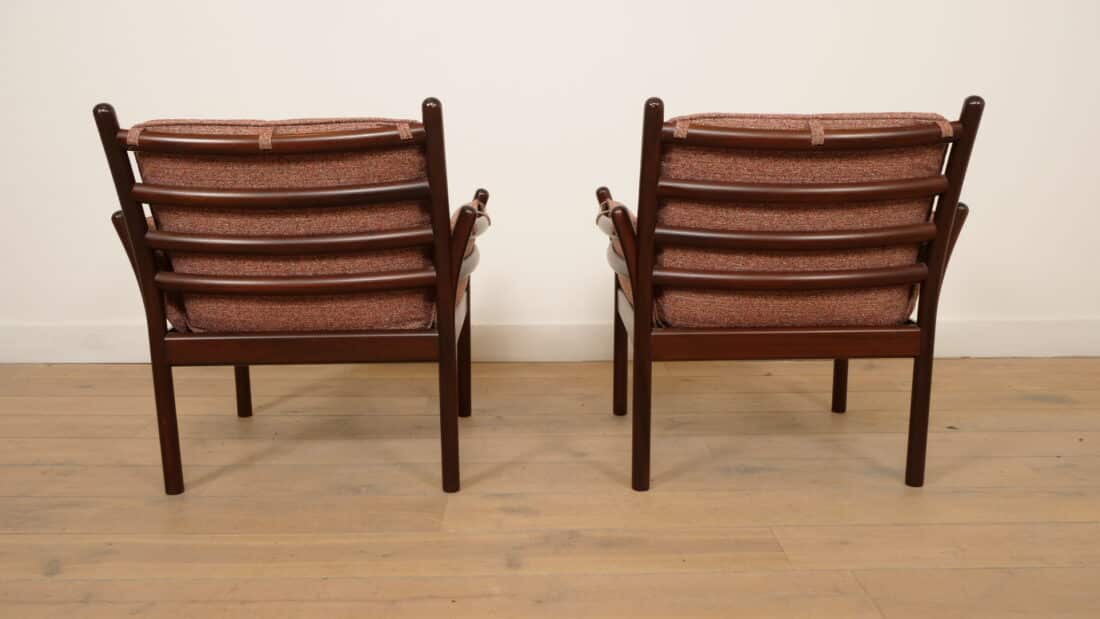 Set Van 2 Vintage Fauteuils Illum Wikkels Voor Silkeborg Model Genius Mahonie