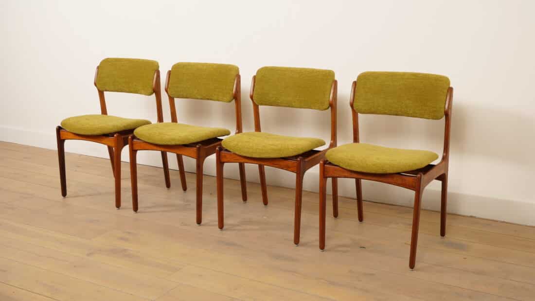 4 X Eetkamerstoelen Erik Buch Model 49 Palissander Opnieuw Gestoffeerd