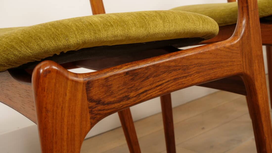 4 X Eetkamerstoelen Erik Buch Model 49 Palissander Opnieuw Gestoffeerd