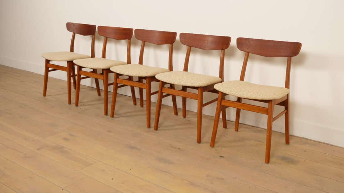 5 X Eetkamerstoel Farstrup Model 210 Gerestaureerd Creme Geel 5 X Eetkamerstoel Farstrup Model 210 Gerestaureerd Creme Geel