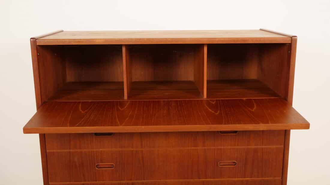 Bijzondere Deense Ladekast Teak 5 Lades En Verborgen Klepje 123 Cm Bijzondere Deense Ladekast Teak 5 Lades En Verborgen Klepje 123 Cm