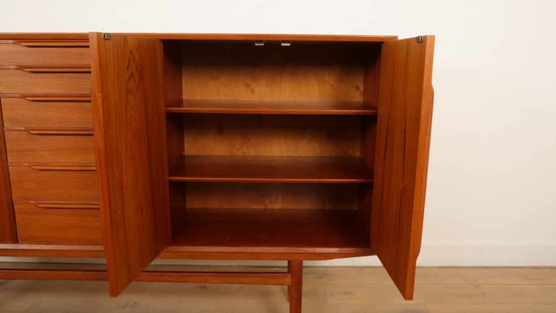 Deens Vintage Highboard In Teak Midcentury Modern Wandkast Deens Vintage Highboard In Teak Midcentury Modern Wandkast
