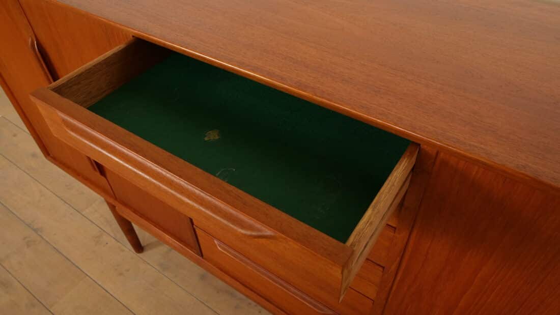 Deens Vintage Highboard In Teak Midcentury Modern Wandkast Deens Vintage Highboard In Teak Midcentury Modern Wandkast