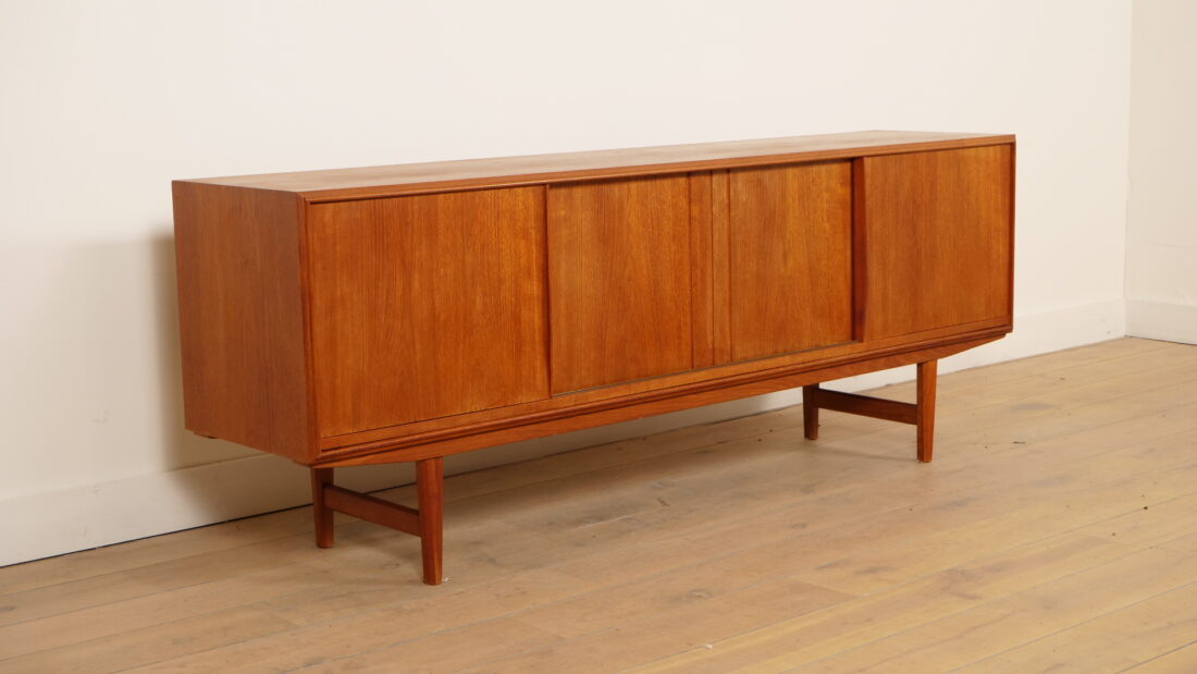 Vintage Dressoir Schuifdeuren Scandinavisch Design 196 Cm Vintage Dressoir Schuifdeuren Scandinavisch Design 196 Cm