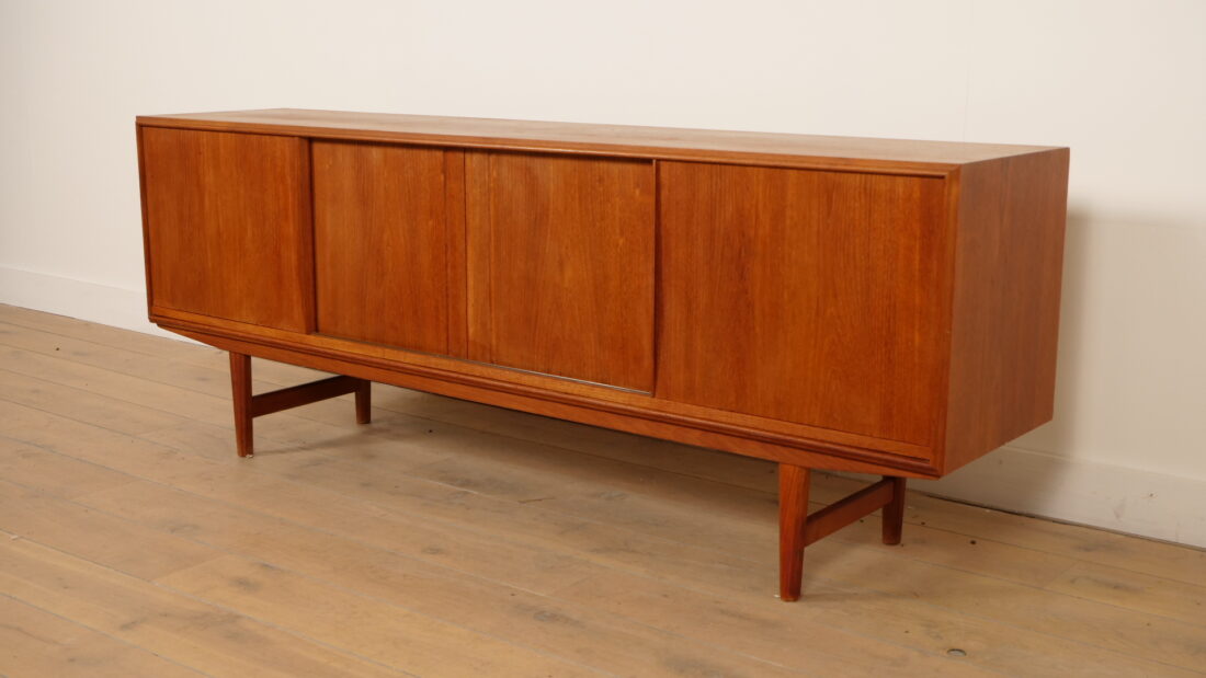 Vintage Dressoir Schuifdeuren Scandinavisch Design 196 Cm Vintage Dressoir Schuifdeuren Scandinavisch Design 196 Cm