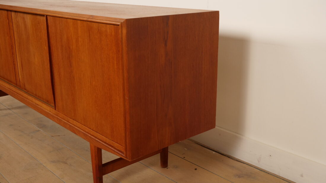Vintage Dressoir Schuifdeuren Scandinavisch Design 196 Cm Vintage Dressoir Schuifdeuren Scandinavisch Design 196 Cm