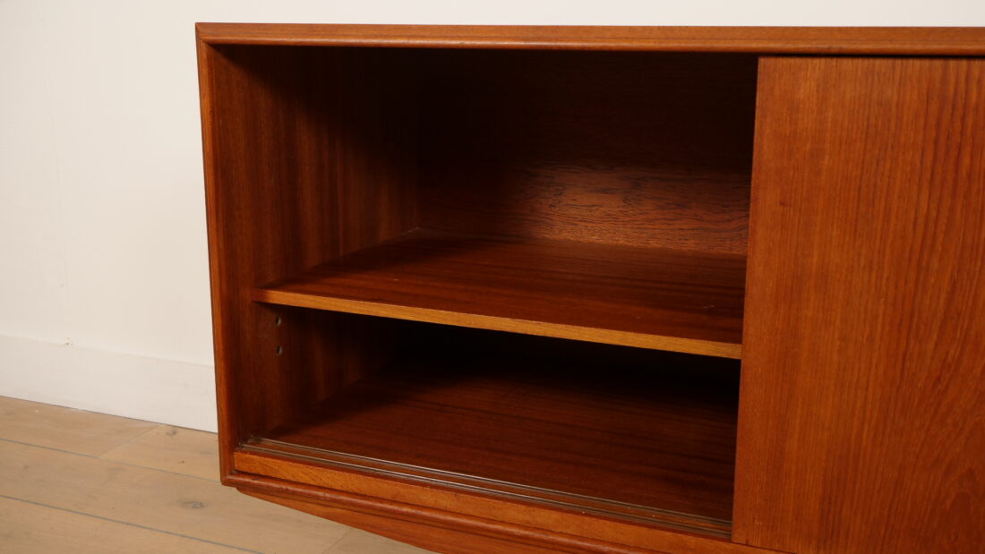 Vintage Dressoir Schuifdeuren Scandinavisch Design 196 Cm Vintage Dressoir Schuifdeuren Scandinavisch Design 196 Cm