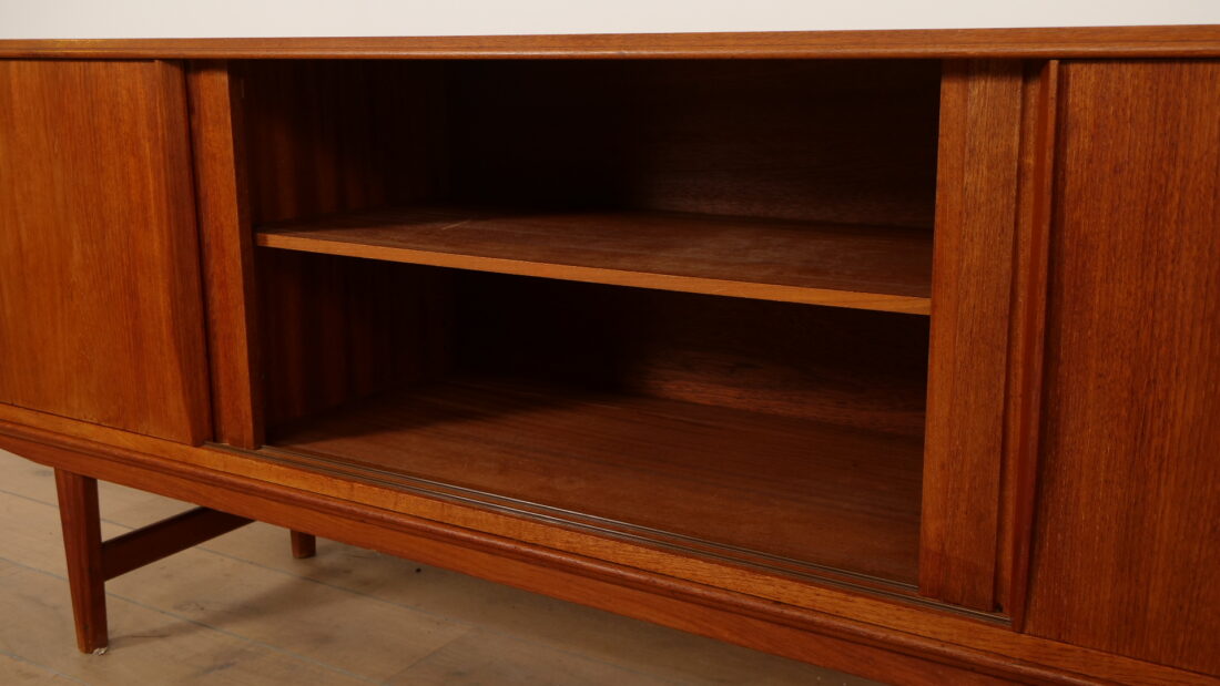 Vintage Dressoir Schuifdeuren Scandinavisch Design 196 Cm Vintage Dressoir Schuifdeuren Scandinavisch Design 196 Cm