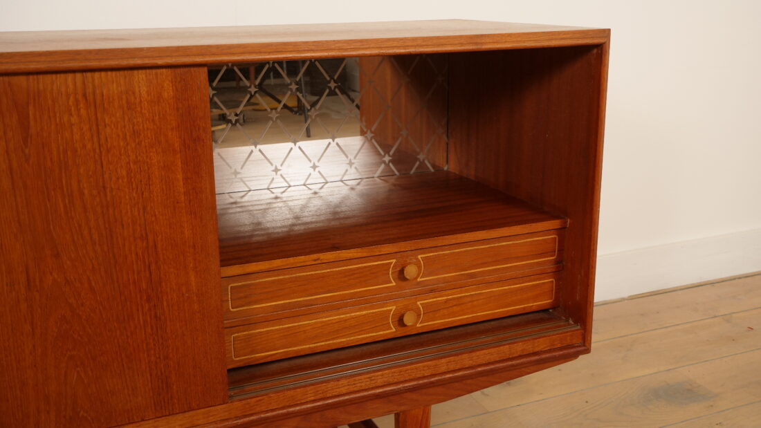 Vintage Dressoir Schuifdeuren Scandinavisch Design 196 Cm Vintage Dressoir Schuifdeuren Scandinavisch Design 196 Cm