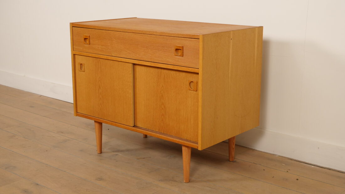 Vintage Dressoir Eiken 89 Cm Schuifdeuren Vintage Dressoir Eiken 89 Cm Schuifdeuren