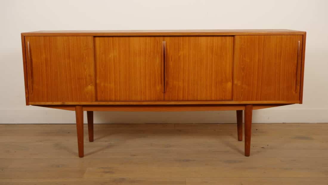 Vintage Deens Dressoir Schuifdeuren Scandinavisch Design 185 Cm Vintage Deens Dressoir Schuifdeuren Scandinavisch Design 185 Cm
