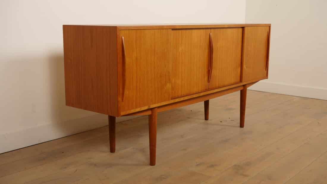 Vintage Deens Dressoir Schuifdeuren Scandinavisch Design 185 Cm Vintage Deens Dressoir Schuifdeuren Scandinavisch Design 185 Cm