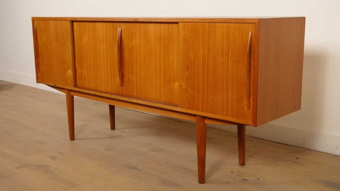 Vintage Deens Dressoir Schuifdeuren Scandinavisch Design 185 Cm Vintage Deens Dressoir Schuifdeuren Scandinavisch Design 185 Cm