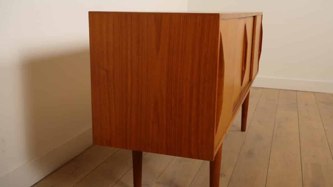 Vintage Deens Dressoir Schuifdeuren Scandinavisch Design 185 Cm Vintage Deens Dressoir Schuifdeuren Scandinavisch Design 185 Cm