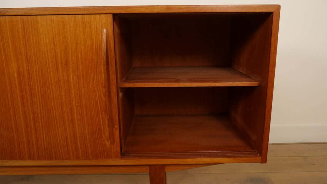 Vintage Deens Dressoir Schuifdeuren Scandinavisch Design 185 Cm Vintage Deens Dressoir Schuifdeuren Scandinavisch Design 185 Cm