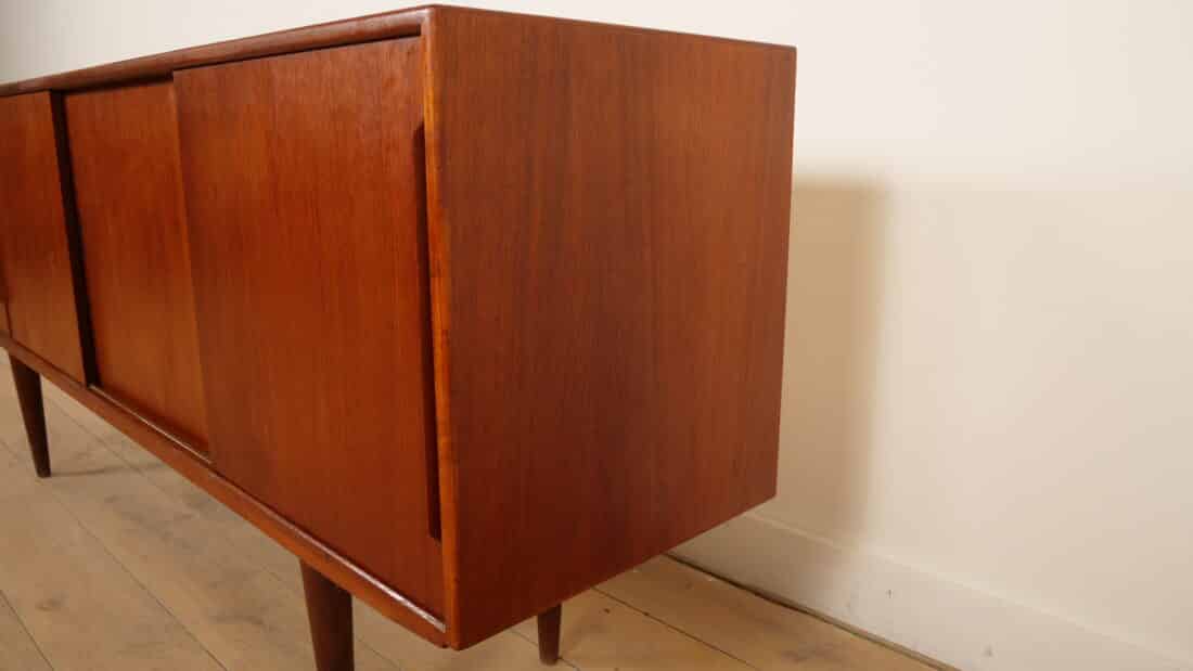 Vintage Deens Dressoir Schuifdeuren Scandinavisch Design 200 Cm Vintage Deens Dressoir Schuifdeuren Scandinavisch Design 200 Cm
