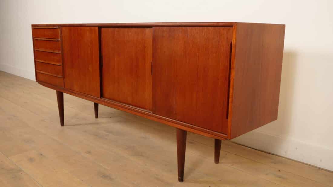 Vintage Deens Dressoir Schuifdeuren Scandinavisch Design 200 Cm Vintage Deens Dressoir Schuifdeuren Scandinavisch Design 200 Cm