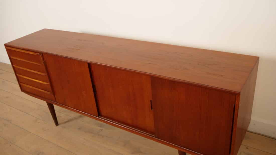 Vintage Deens Dressoir Schuifdeuren Scandinavisch Design 200 Cm Vintage Deens Dressoir Schuifdeuren Scandinavisch Design 200 Cm