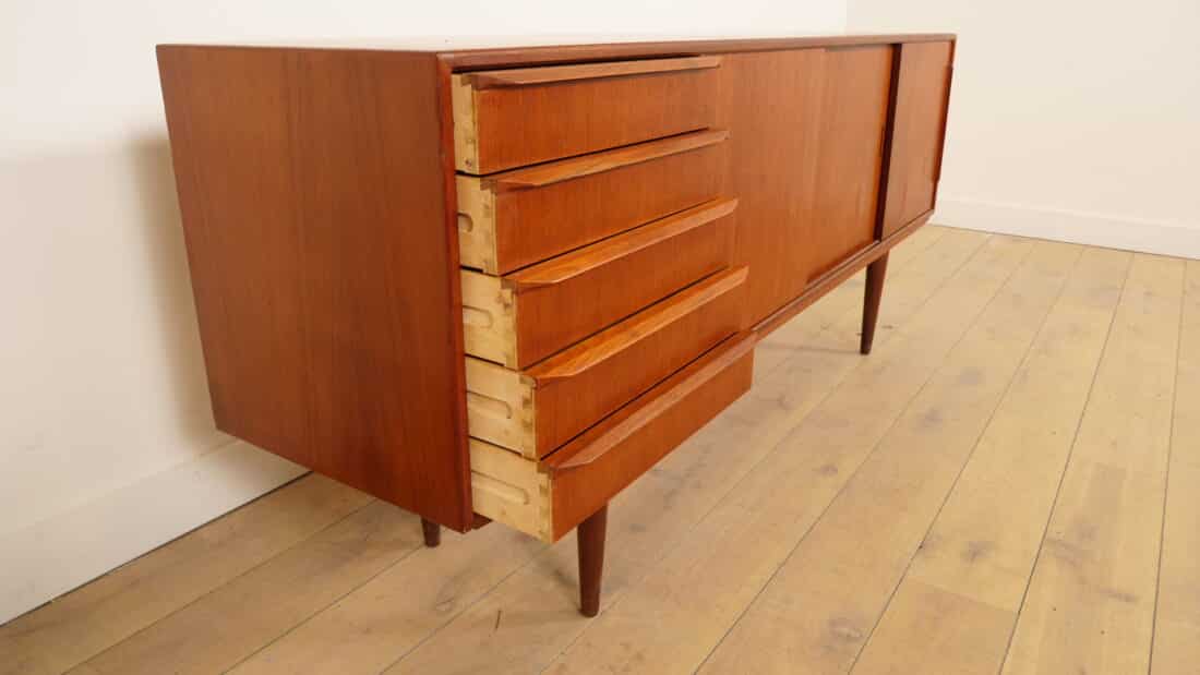 Vintage Deens Dressoir Schuifdeuren Scandinavisch Design 200 Cm Vintage Deens Dressoir Schuifdeuren Scandinavisch Design 200 Cm