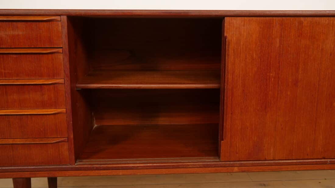 Vintage Deens Dressoir Schuifdeuren Scandinavisch Design 200 Cm Vintage Deens Dressoir Schuifdeuren Scandinavisch Design 200 Cm