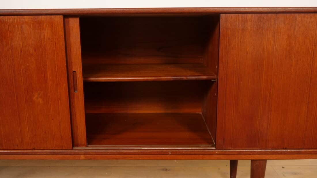 Vintage Deens Dressoir Schuifdeuren Scandinavisch Design 200 Cm Vintage Deens Dressoir Schuifdeuren Scandinavisch Design 200 Cm
