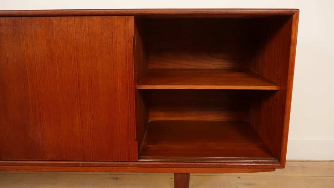 Vintage Deens Dressoir Schuifdeuren Scandinavisch Design 200 Cm Vintage Deens Dressoir Schuifdeuren Scandinavisch Design 200 Cm
