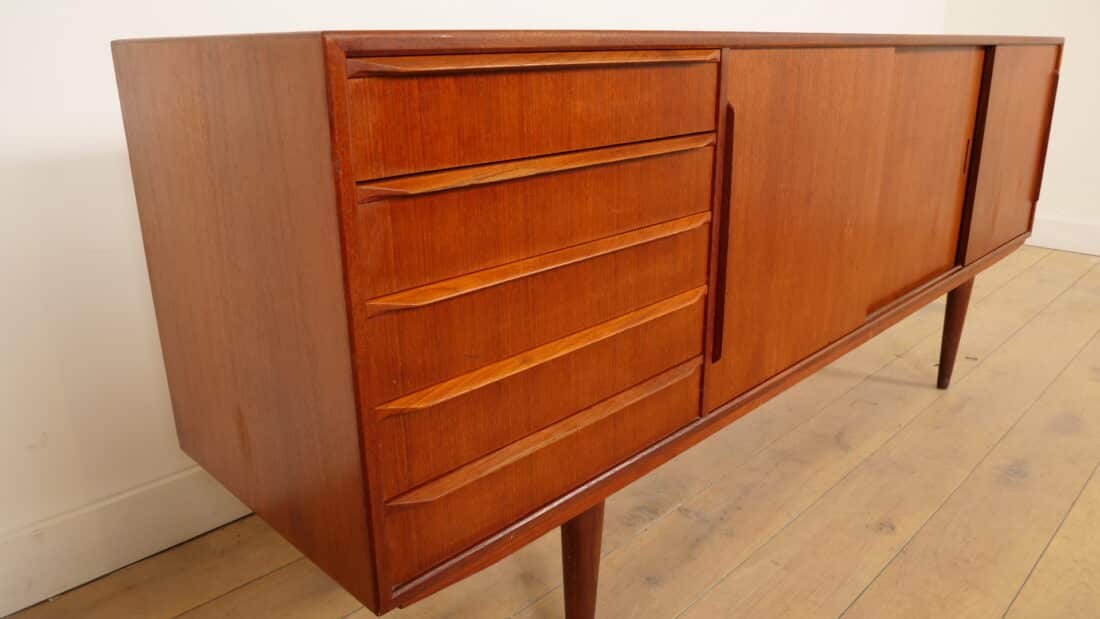 Vintage Deens Dressoir Schuifdeuren Scandinavisch Design 200 Cm Vintage Deens Dressoir Schuifdeuren Scandinavisch Design 200 Cm