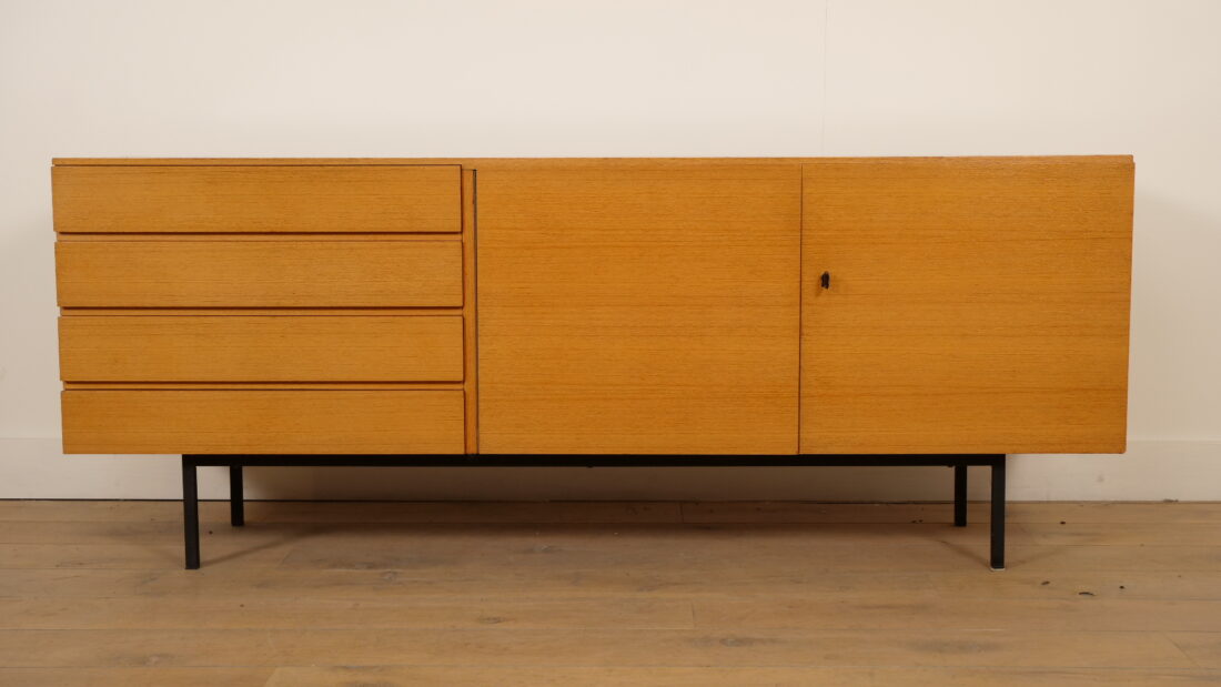 Trp Post Container Data Trp Post Id 27754 Vintage Dressoir Mid Century Modern Zwarte Details 177 Cm Trp Post Container