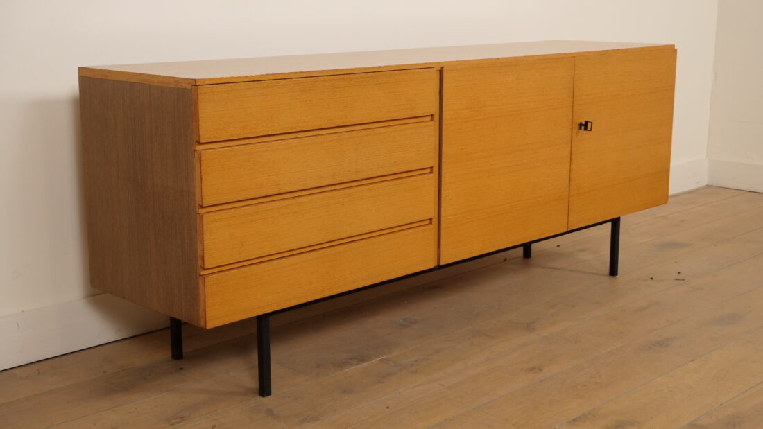 Trp Post Container Data Trp Post Id 27754 Vintage Dressoir Mid Century Modern Zwarte Details 177 Cm Trp Post Container