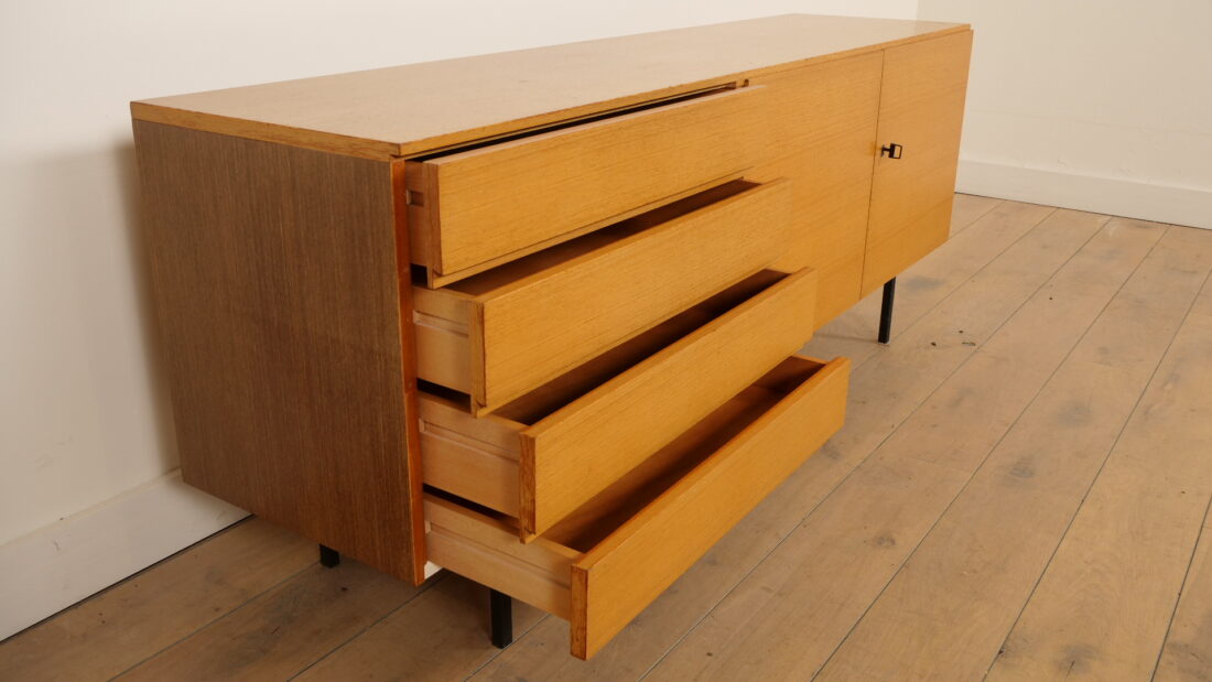 Trp Post Container Data Trp Post Id 27754 Vintage Dressoir Mid Century Modern Zwarte Details 177 Cm Trp Post Container