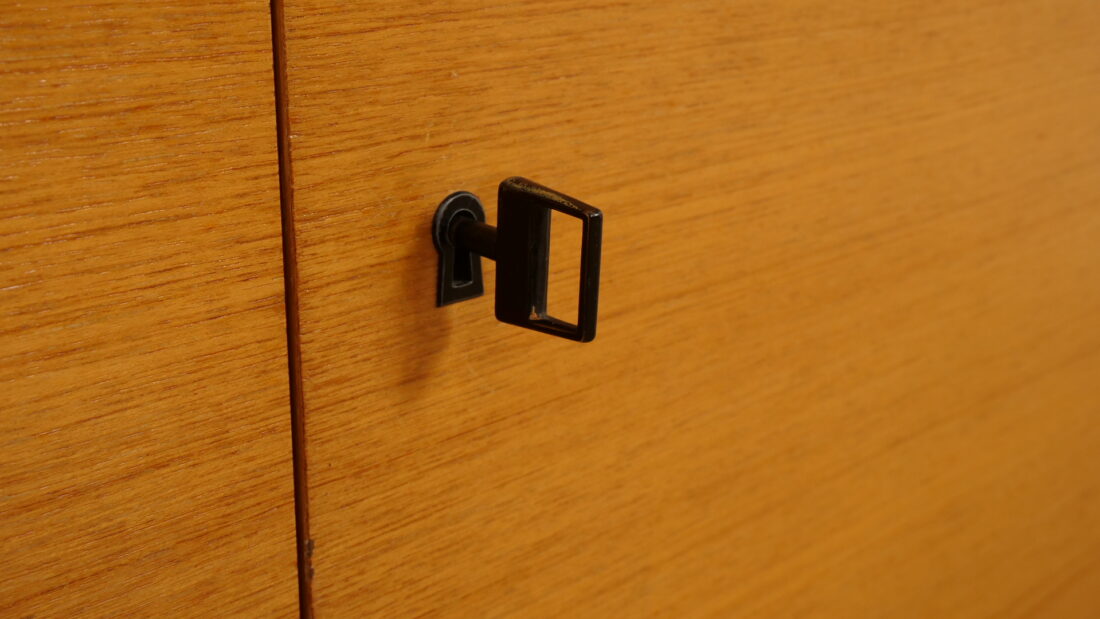Trp Post Container Data Trp Post Id 27754 Vintage Dressoir Mid Century Modern Zwarte Details 177 Cm Trp Post Container