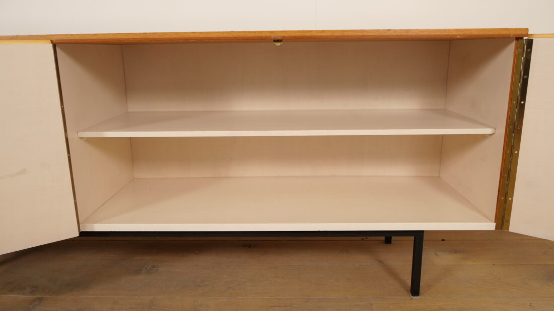 Trp Post Container Data Trp Post Id 27754 Vintage Dressoir Mid Century Modern Zwarte Details 177 Cm Trp Post Container