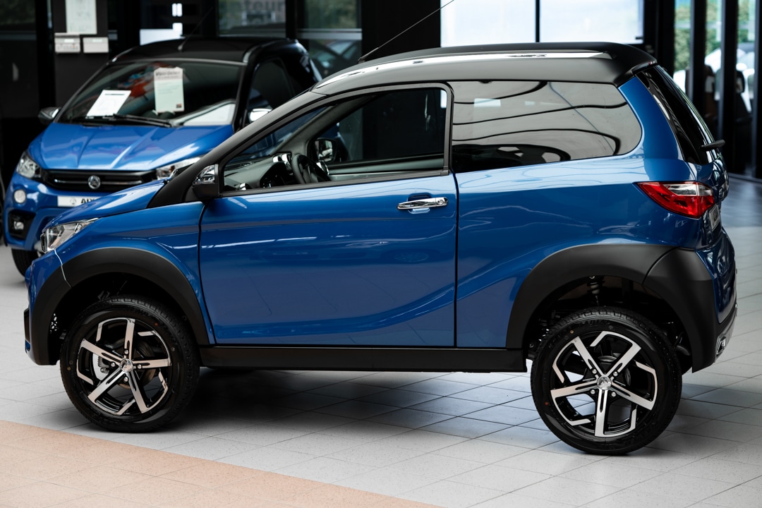 Aixam Crossover Premium Emotion 2023 Brommobiel Nieuw Saffierblauw Metallic