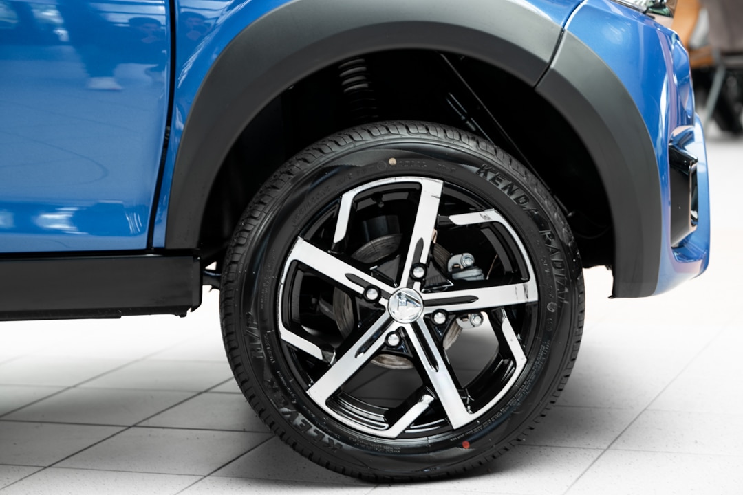 Aixam Crossover Premium Emotion 2023 Brommobiel Nieuw Saffierblauw Metallic