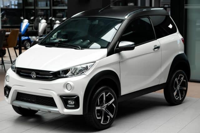 Aixam Crossover Premium Emotion 2021 10 Brommobiel Occasion Parelmoerwit Metallic
